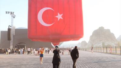 Kapadokya’da figürlü sıcak hava balonları gösteri uçuşu yaptı NEVŞEHİR (AA) – Kültür ve Turizm Bakanlığınca düzenlenen Türkiye Kültür