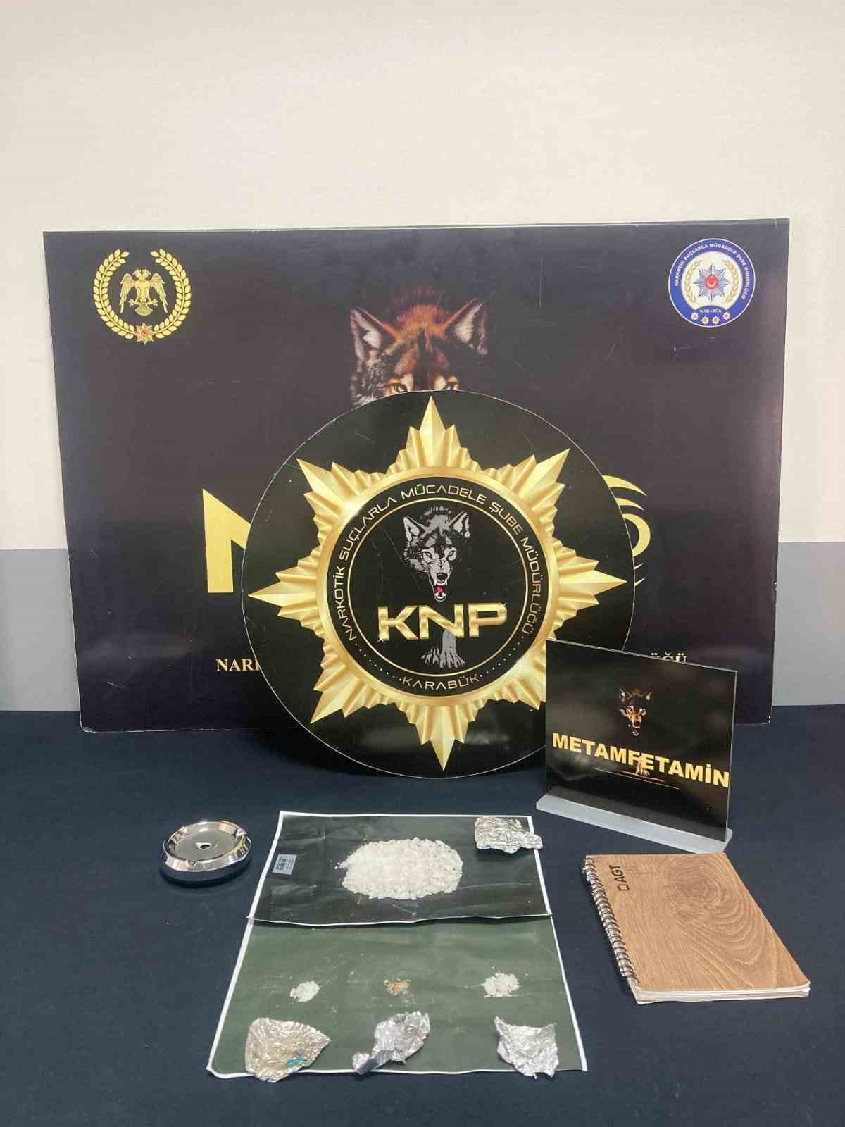 Karabük’te düzenlenen uyuşturucu operasyonlarında yakalanan 17 şüpheliden 2’si çıkarıldığı mahkemece