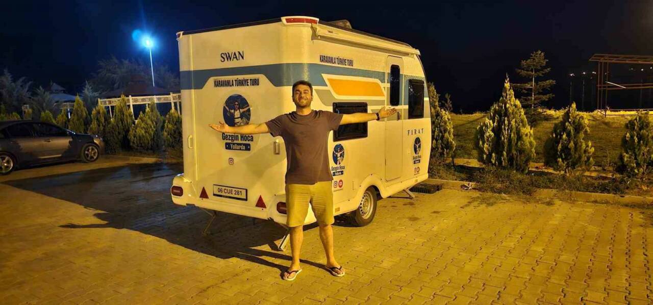 Sosyal medyada “Gezgin Hoca Yollarda” adıyla bilinen Servet Doğan, 1