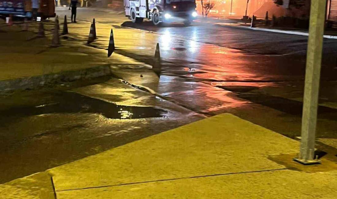 Kartal’daki balıkçı barınağında gece saatlerinde başlayan yangın kısa sürede büyüdü.