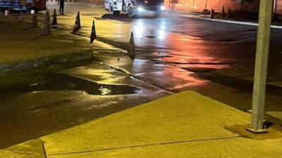 Kartal’daki balıkçı barınağında gece saatlerinde başlayan yangın kısa sürede büyüdü.