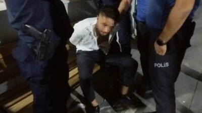 Aksaray’da eşini götürdüğü iddiasıyla kayınbiraderiyle tartışan şahıs, hastane önünde belindeki