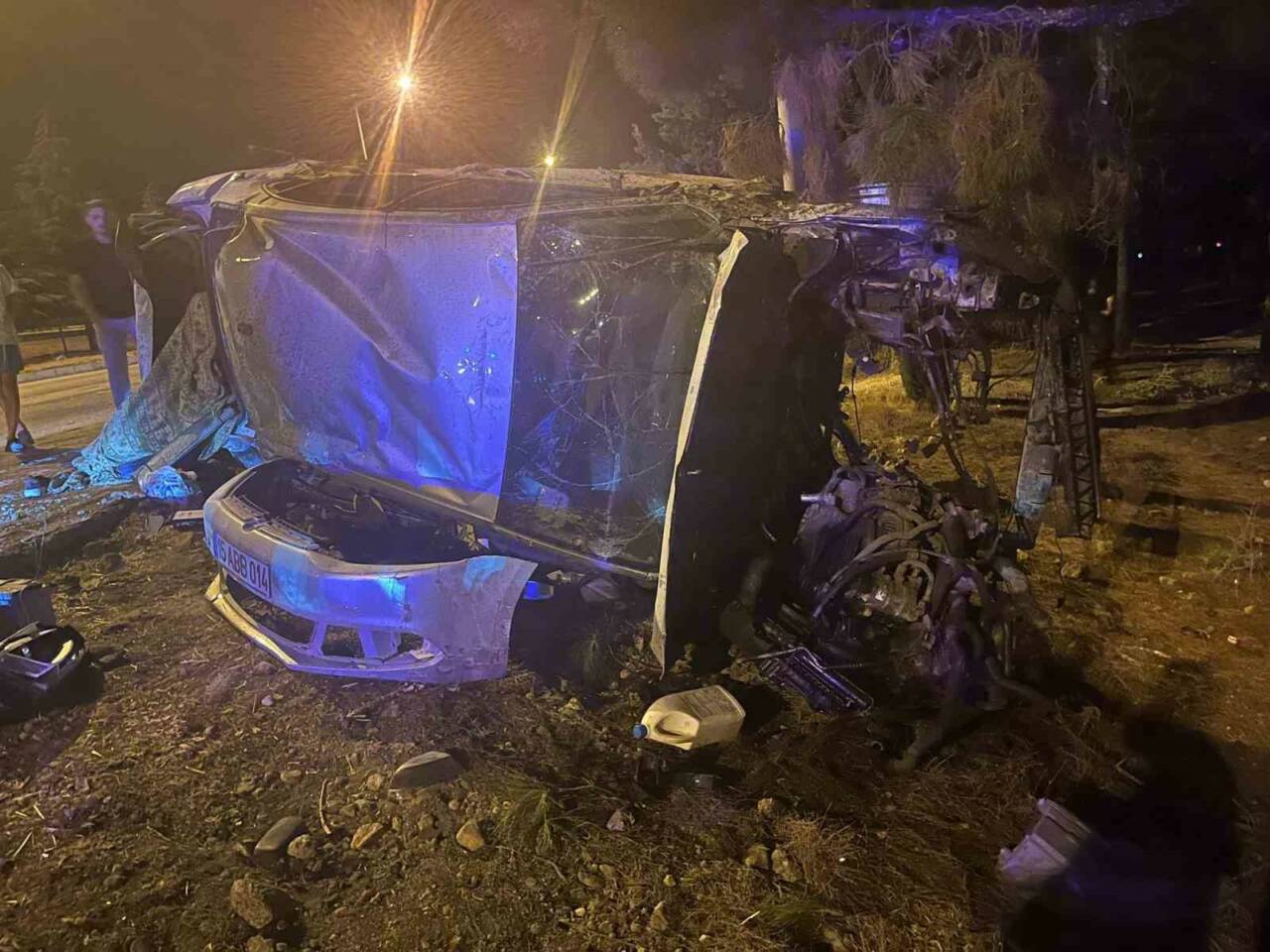 Burdur’da gece saatlerinde çevre yolunda seyir halindeyken sürücüsünün direksiyon hakimiyetini