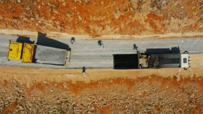 Malatya Büyükşehir Belediyesi kırsaldaki yürüttüğü yol çalışmaları kapsamında bozulan ve