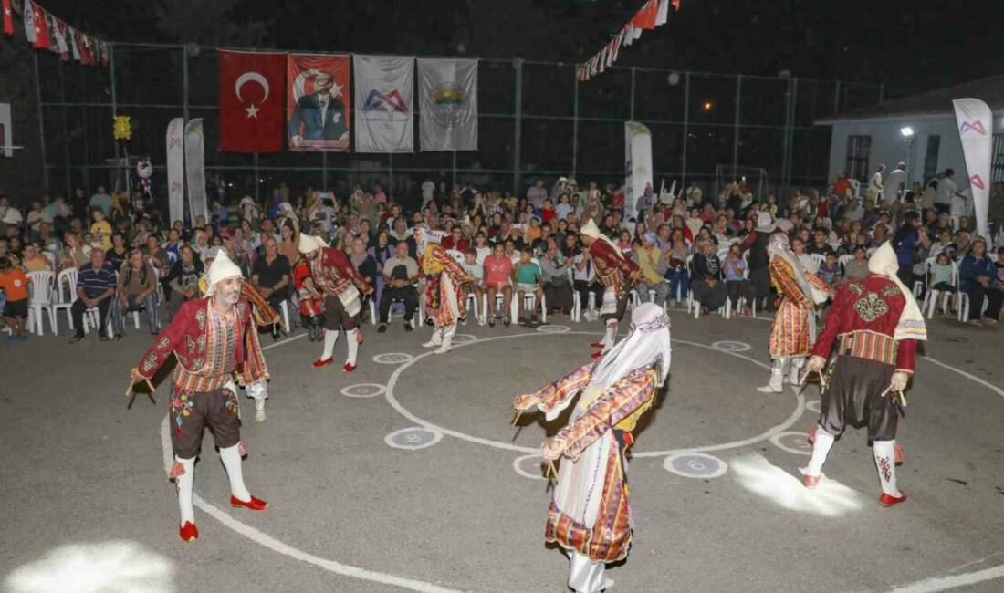 Mersin Büyükşehir Belediyesinin sanat ekipleri, yaylalardan sahillere uzanan yaz konserleriyle
