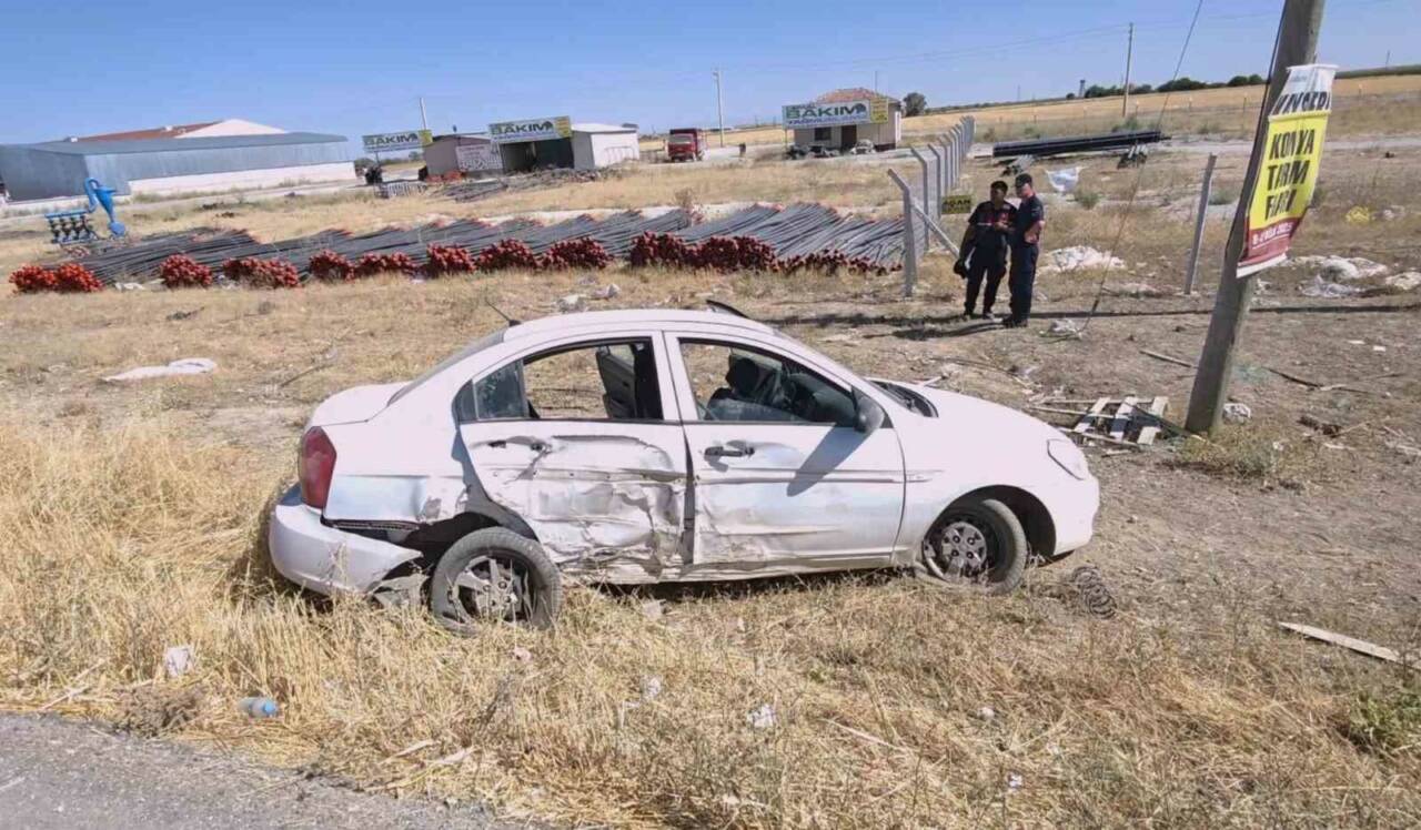 Aksaray’da sürücüsünün direksiyon hakimiyetini kaybettiği otomobil şarampole düştü. Kazada 4