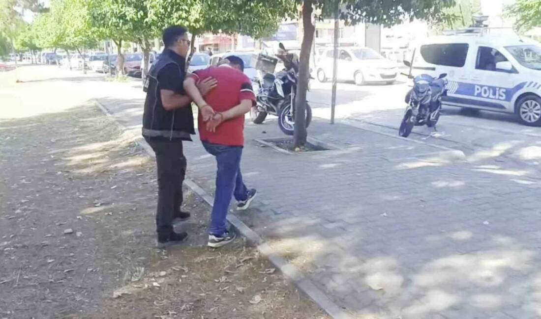 Adana’da park ve bahçelerde yapılan denetimlerde bir şüpheli, uyuşturucu madde