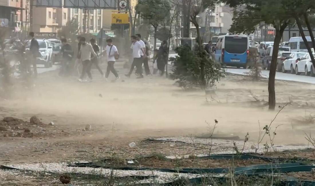 Hakkari’nin Yüksekova ilçesinin can damarı olan İpekyolu Caddesi’ndeki refüjden kalkan