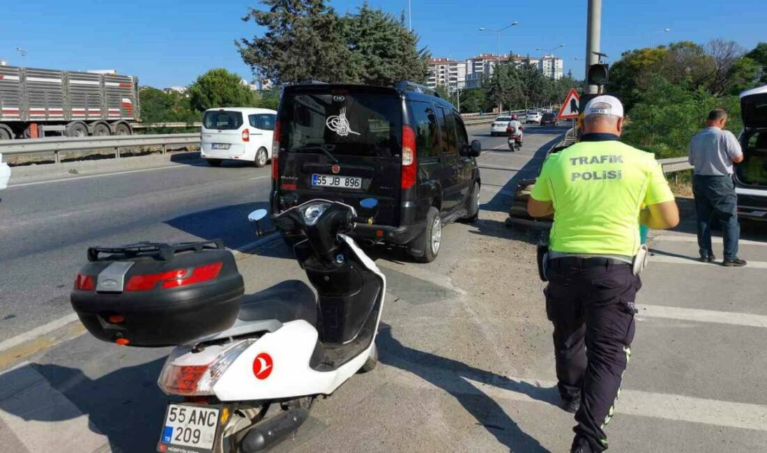 Samsun’da motosikletin hafif ticari araca çarptığı kazada 2 kişi yaralandı.
