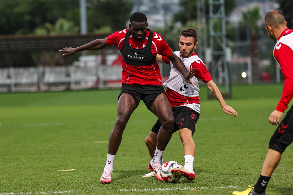 SAMSUN (AA) – UEFA Avrupa Ligi Play-Off turu rövanşında sahasında