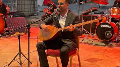 MUŞ (AA) – Türk Halk Müziği Sanatçısı İsmail Altunsaray, Muş’un