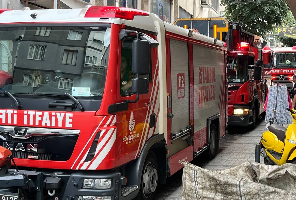 İSTANBUL (AA) – Şişli’de kozmetik ürün satışı yapılan iş yerinde