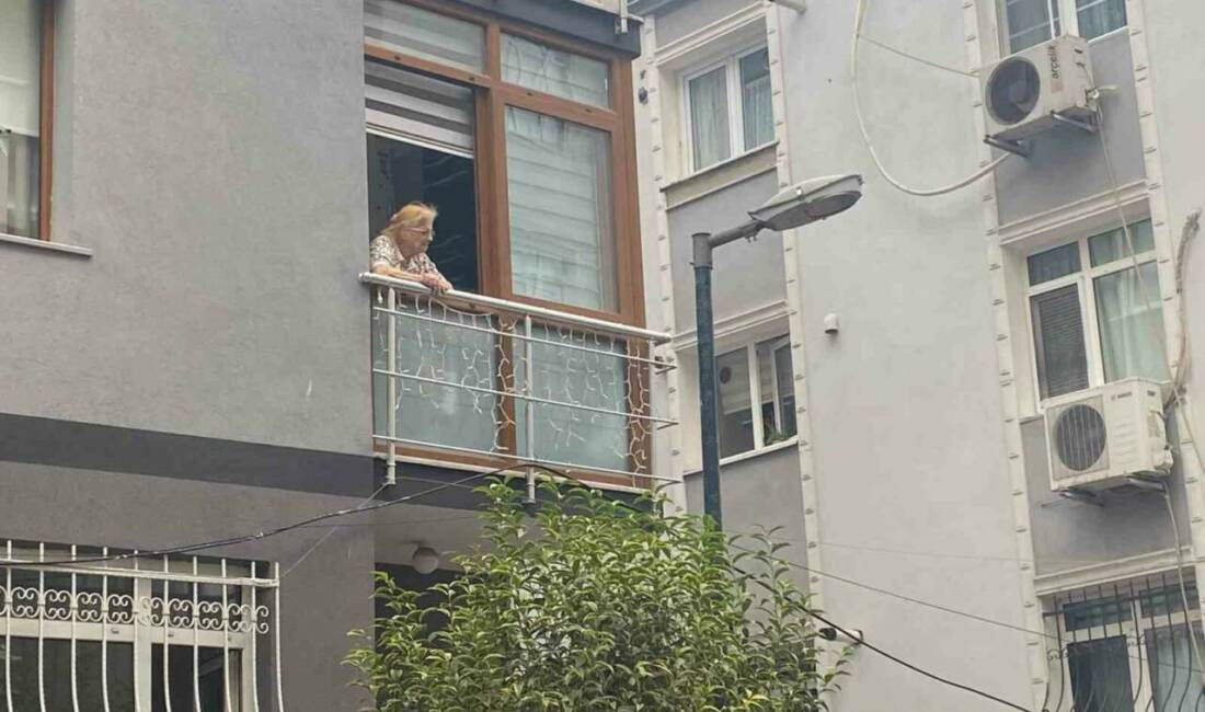 Şişli’de bir kozmetik dükkanında çıkan yangın, ekiplerin müdahalesiyle kısa sürede