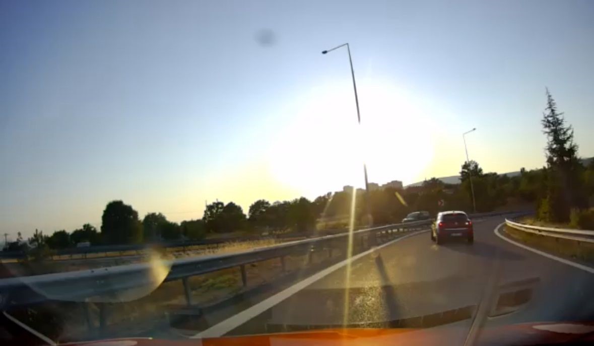 Bolu’da TEM Otoyolu Batı gişeleri çıkışında geri geri gelen bir