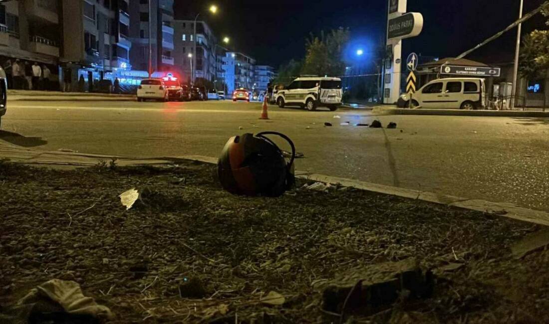 Konya’da ters yönde ilerleyen hafif ticari araç motosiklete çarparken, kazada