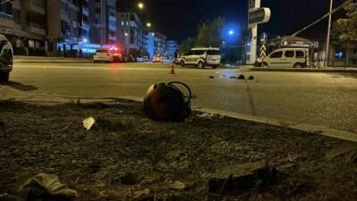 Konya’da ters yönde ilerleyen hafif ticari araç motosiklete çarparken, kazada