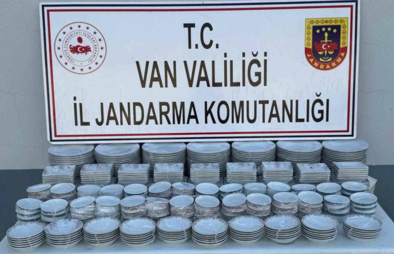 Van’da jandarma ekipleri tarafından yapılan çalışmalarda kaçak bin 641 adet