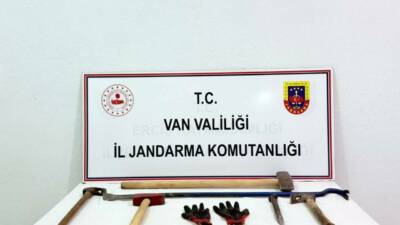 Van’da jandarma ekipleri tarafından yapılan çalışmalarda kaçak kazı yaptığı tespit