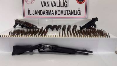 Van’da jandarma ekipleri tarafından yapılan çalışmalarda silah ve fişek ele