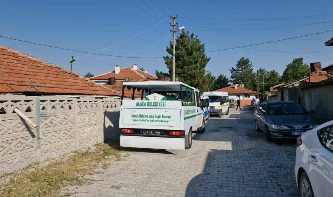 Çorum’un Alaca ilçesinde 67 yaşındaki şahos, yalnız yaşadığı evinde ölü