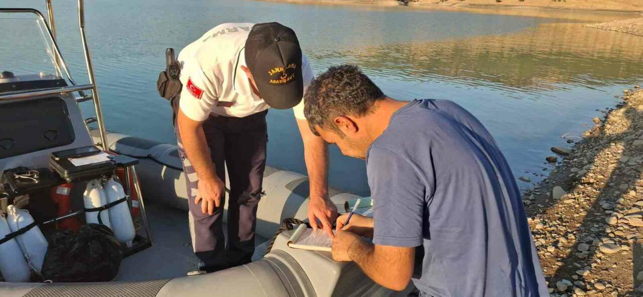 Tunceli’de kullanılması yasak olan uzatma ağ ile avcılık yapan amatör