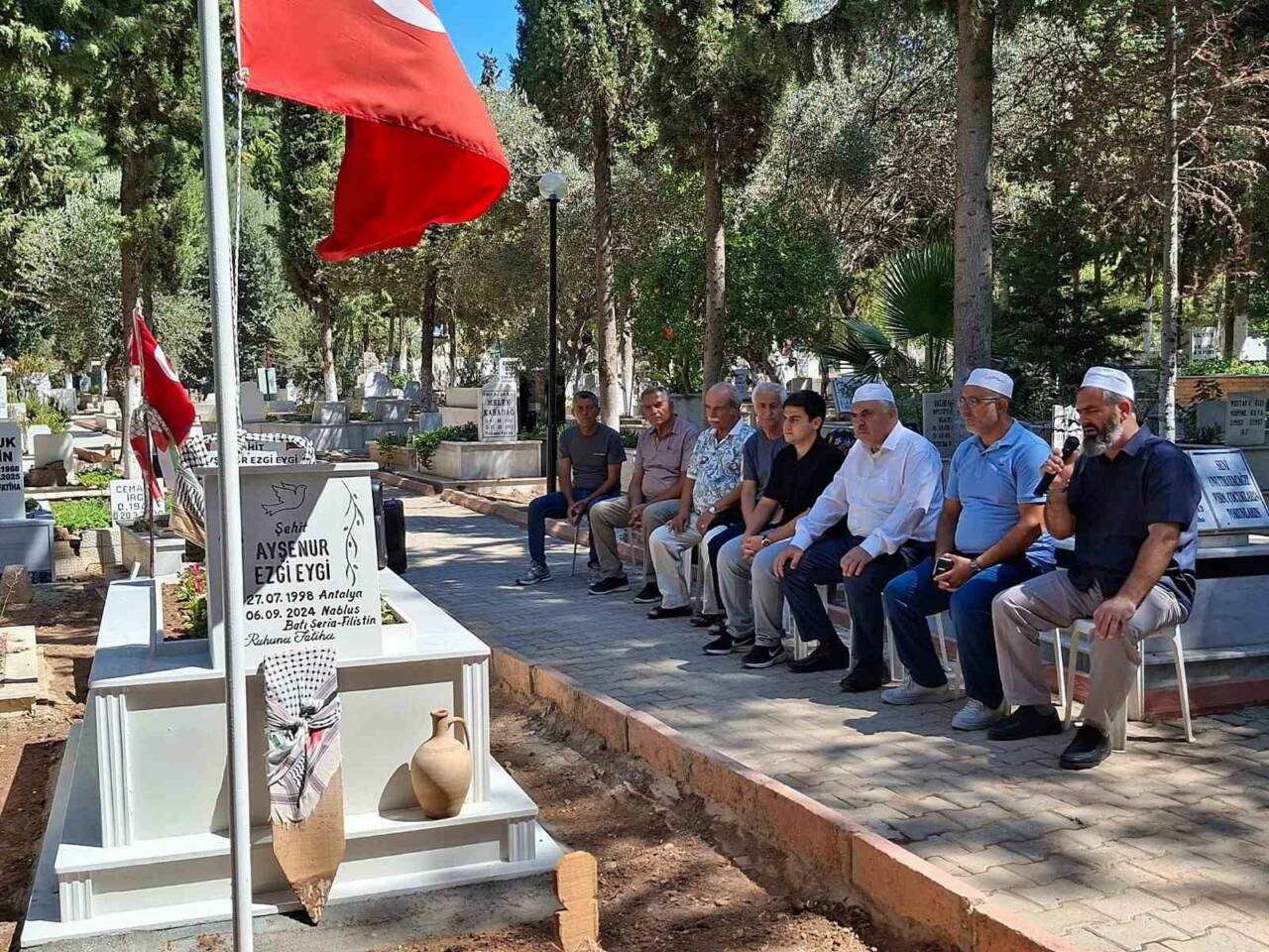 İşgal altındaki Batı Şeria’da Filistinlilere destek amacıyla gösteriye katılan Türk