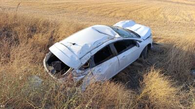 GAZİANTEP (AA) – Gaziantep’in Nurdağı ilçesinde devrilen otomobildeki 4 kişi