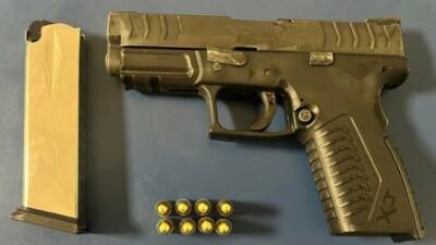 İstanbul Gaziosmanpaşa’da bir şahıs gece saatlerinde eniştesine kızan şahıs elindeki