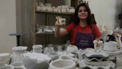 Şanlıurfa Büyükşehir Belediyesi bünyesinde düzenlenen sanat kurslarına katılan kadınlar, dünyaca