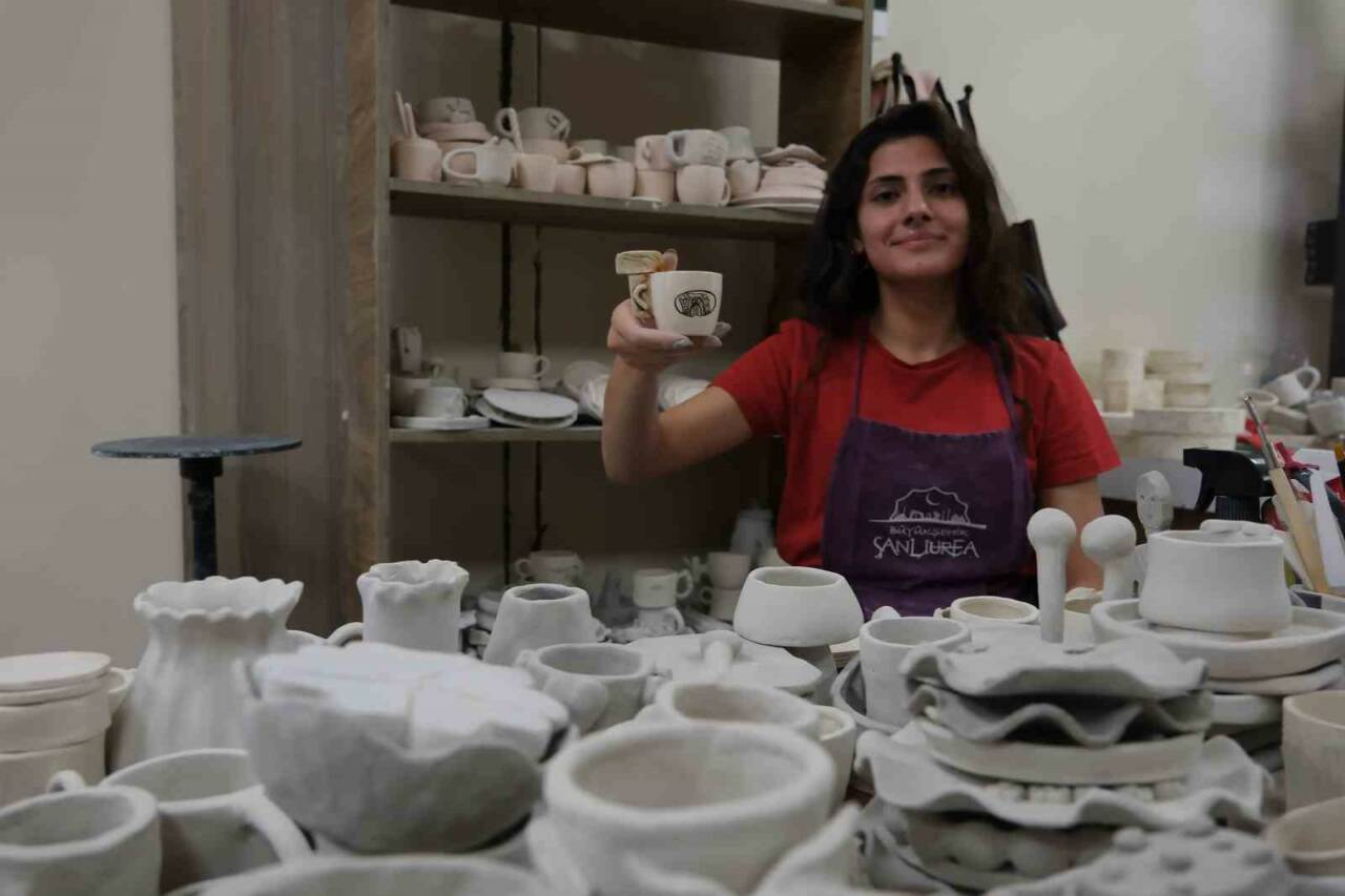 Şanlıurfa Büyükşehir Belediyesi bünyesinde düzenlenen sanat kurslarına katılan kadınlar, dünyaca