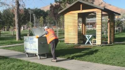 Bitlis’in Tatvan Belediyesi’nde temizlik görevlisi olarak çalışan Hazmi Kayaalp, çöpe