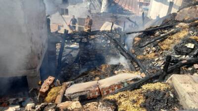 TOKAT (AA) – Tokat’ın Zile ilçesinde çıkan yangında ev ve