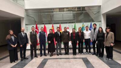 Anadolu Üniversitesi Türkçe Öğretimi Uygulama ve Araştırma Merkezi (TÖMER) yöneticileri,