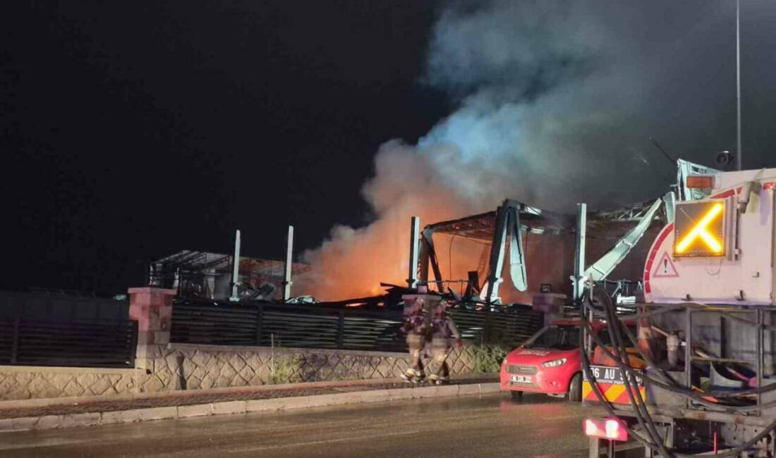 Ankara’nın Sincan ilçesinde bir ilaç fabrikasında çıkan yangın itfaiye ekipleri