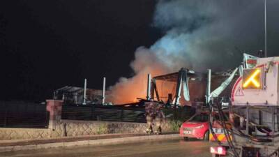 Ankara’nın Sincan ilçesinde bir ilaç fabrikasında çıkan yangın itfaiye ekipleri