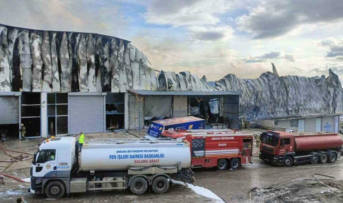 Ankara’nın Yenimahalle ilçesinde bir mobilya deposunda çıkan yangın, itfaiye ekiplerinin