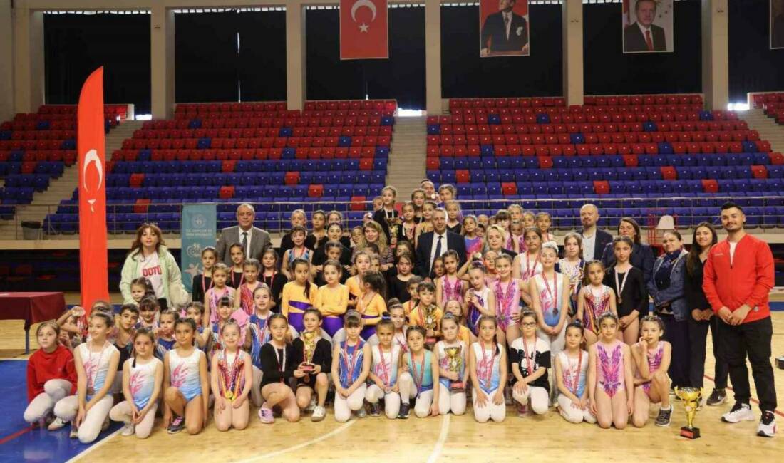 Niğde’de bu yıl ikincisi düzenlenen Okul Sporları Artistik Cimnastik Müsabakaları,