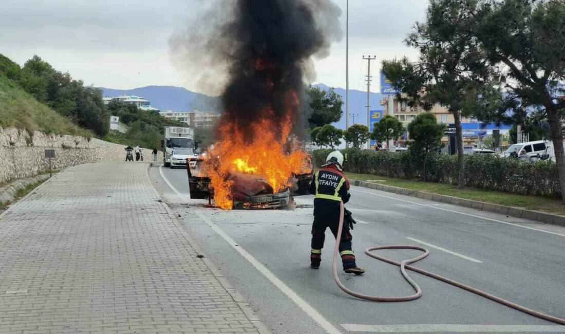 Aydın’ın Kuşadası ilçesinde aynı güzergahta kısa arayla iki otomobilin alev