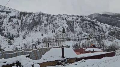 Erzincan’da hava sıcaklığının düşmesiyle kent merkezinde yağmur, Refahiye ilçesinde ise