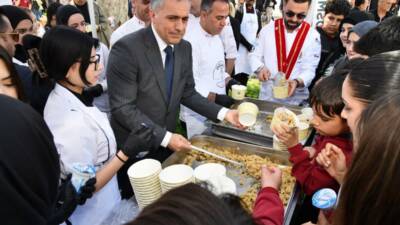 Osmaniye’de bu yıl 8’incisi düzenlenen Kitap Fuarı, ziyaretçilerine kapılarını açtı.