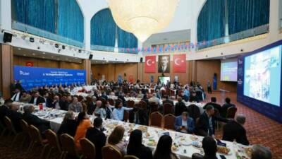 Yüreğir Belediye Başkanı Ali Demirçalı, göreve başladığı ilk dönemde yalnızca