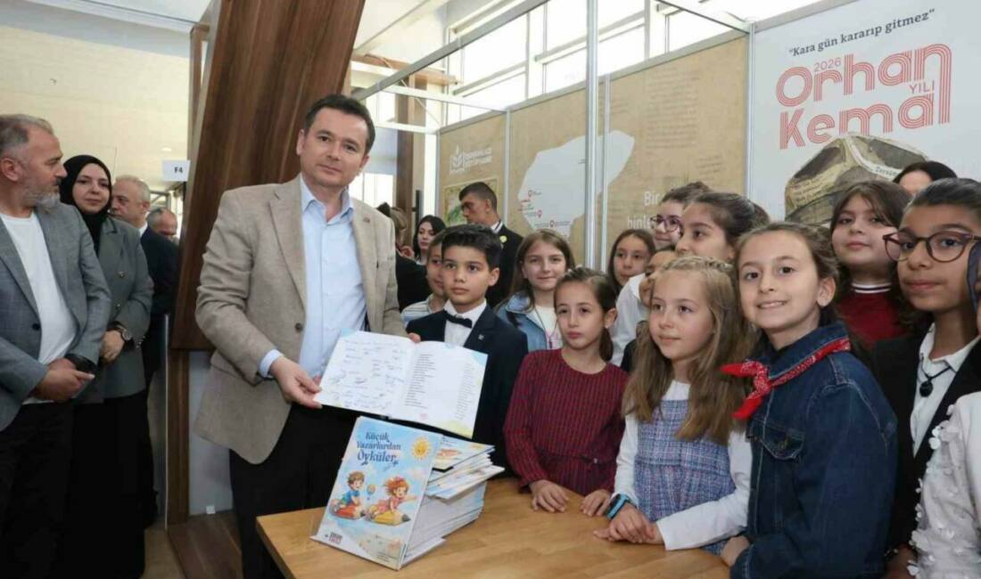 Bursa 23. Kitap Fuarı’nı ziyaret eden Osmangazi Belediye Başkanı Erkan