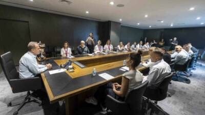 Mersin Büyükşehir Belediye Başkanı Vahap Seçer, EuroCup şampiyonu ÇBK Mersin