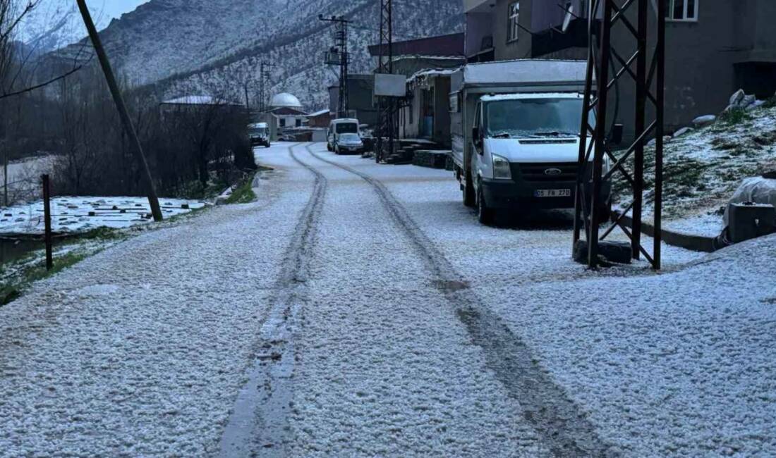 Şırnak’ta dolu yağışı her yeri beyaza bürüdü. Beytüşşebap ve Uludere