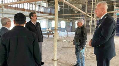 Mersin’in Bozyazı ilçesinde Kaymakam Tuncay Topsakaloğlu, Tekmen Mahallesi’nde bulunan ve