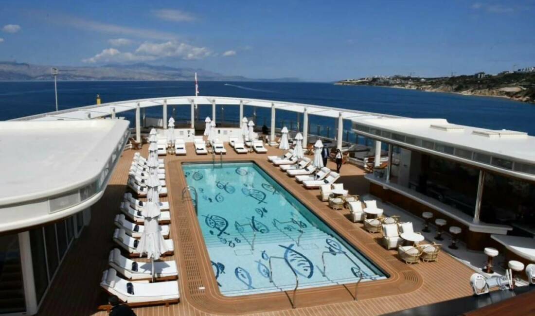 Çeşme Kaymakamı Mehmet Maraşlı, Ulusoy Limanı’ndaki “Four Seasons Yacht” kruvaziyer