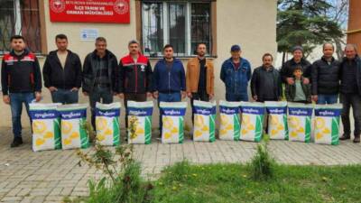 Eskişehir’in Beylikova ilçesinde çiftçilere yüzde 50 hibeli tohum dağıtımı yapıldı.