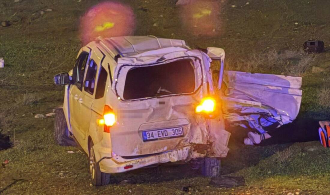 Şırnak’ın Cizre ilçesinde hafif ticari aracın şarampole yuvarlanması sonucu meydana