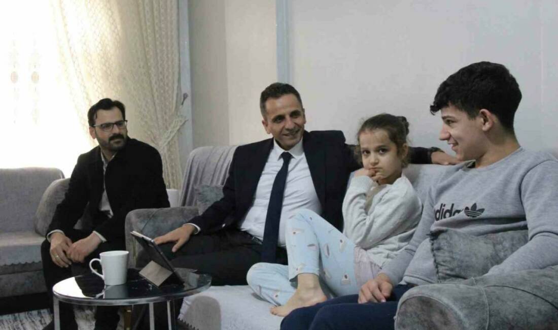 Şırnak’ın Cizre ilçesinde sağlık durumları nedeniyle okula gidemeyen özel öğrenciler,