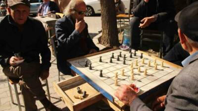 Dijital çağın hızına rağmen Muğla’nın Menteşe ilçesinde dama tutkusu sürüyor.